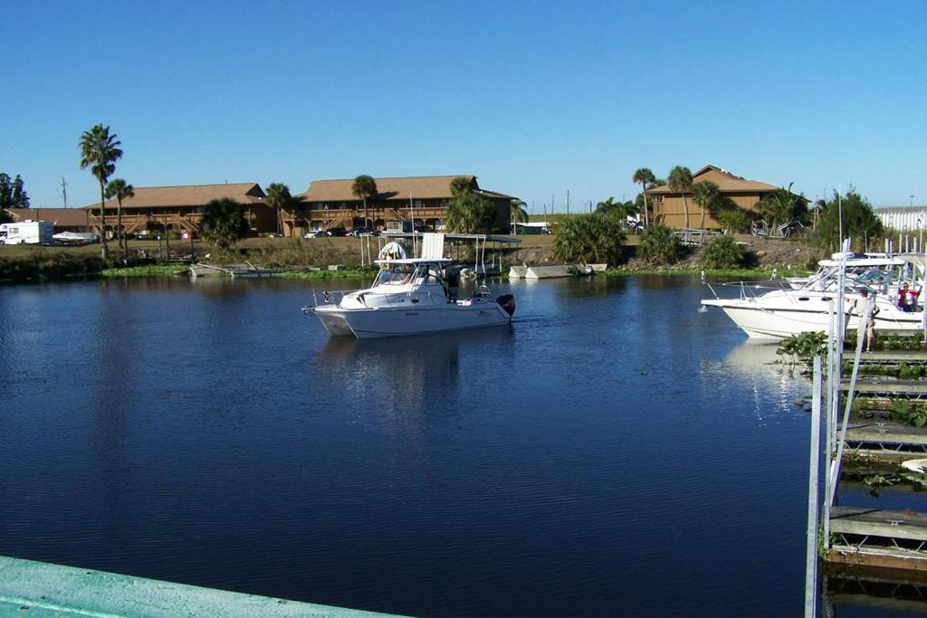 Roland Martin Marina/Resort Clewiston Exterior photo